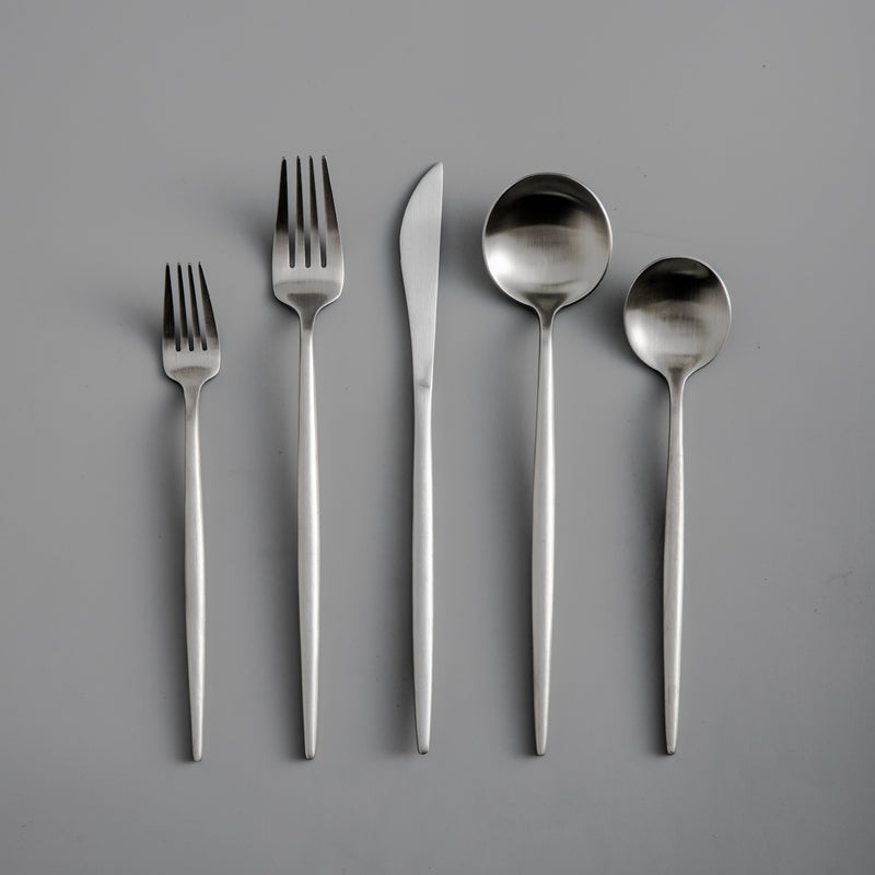 Gold Stainless Steel Cutlery Set with Forks, Knives, and Spoons for Dining Table Use