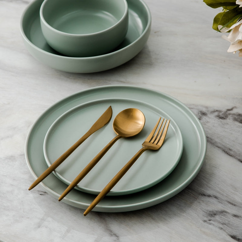 Gold Stainless Steel Cutlery Set with Forks, Knives, and Spoons for Dining Table Use